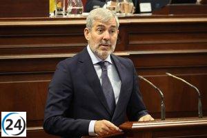 Clavijo aboga por la unidad canaria en inmigración mientras Torres lo critica por su complacencia con las CCAA del PP