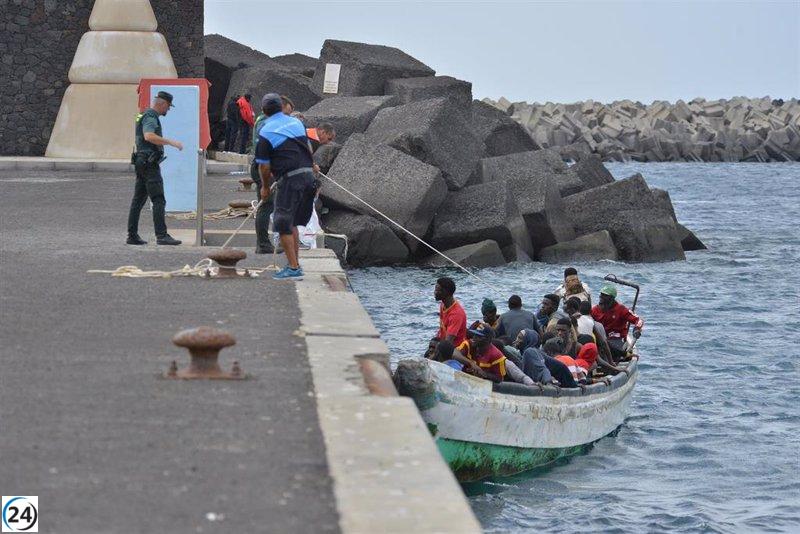 Salvamento Marítimo logra rescatar a más de 120 migrantes en aguas de Canarias