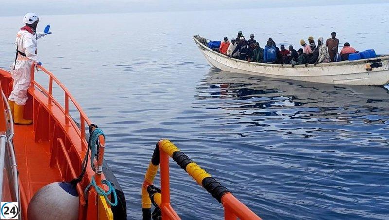 Gran Canaria recibe un cayuco con 27 individuos a bordo