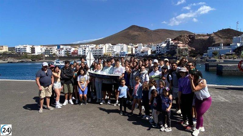 El emblemático bote educativo 'El Hierro Mar Salitre y Lava' queda varado en el Atlántico debido a la fuerte corriente Norte Ecuatorial.