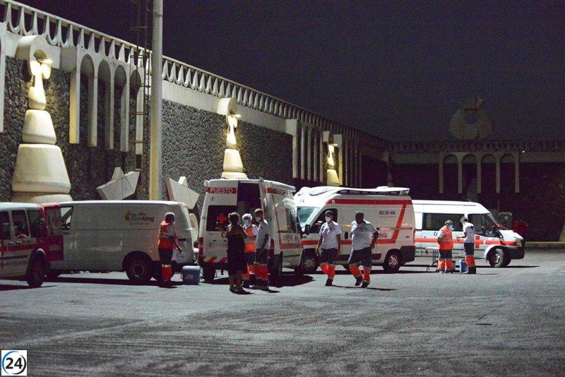 Operativo de rescate de dos embarcaciones con 102 migrantes en aguas cercanas a las islas de El Hierro y Tenerife