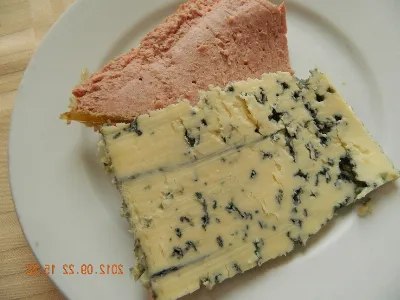 El queso asado, un manjar para los amantes de los quesos fuertes