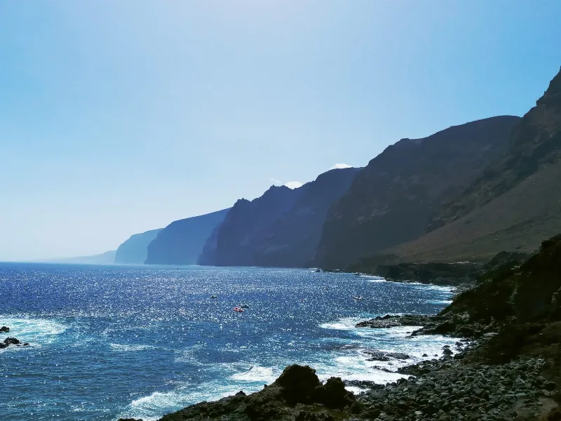 Explora los maravillosos acantilados de Los Gigantes