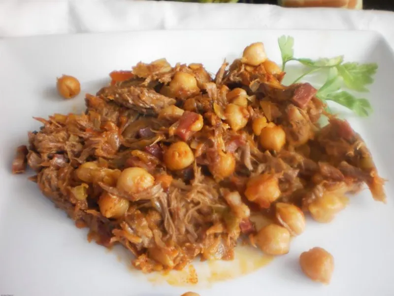 La ropa vieja canaria, una carne guisada de aprovechamiento que está deliciosa